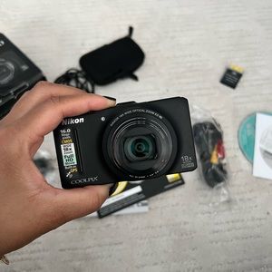 NIKON COOLPIX S9300.